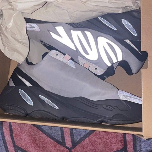 Yeezy boost 700 Metallic grey “reflectors” MNVN - Picture 1 of 2
